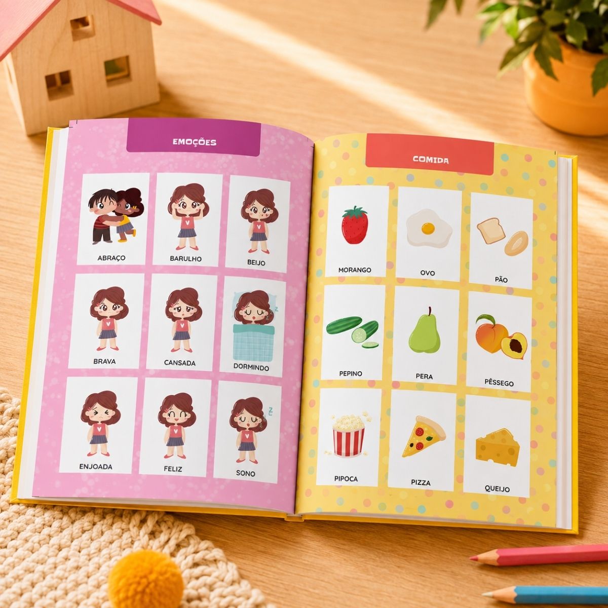 Página interna do livro ilustrado do Kit Duo Matraquinha Menina, mostrando as figuras de comunicação