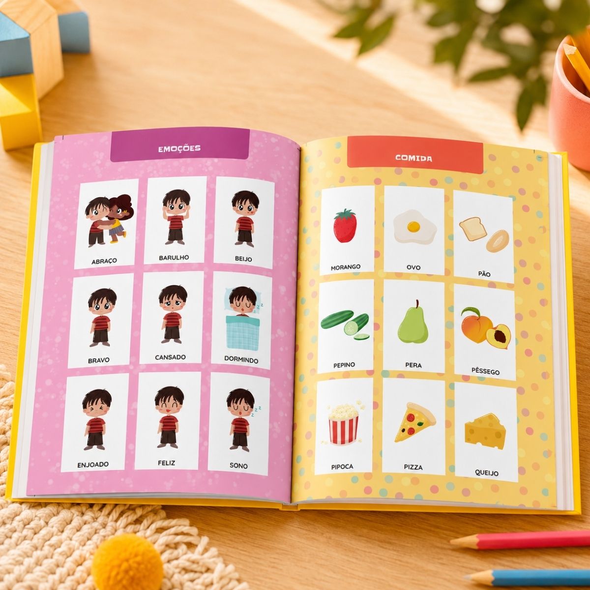 Página interna do livro ilustrado do Kit Duo Matraquinha Menino, mostrando as figuras de comunicação